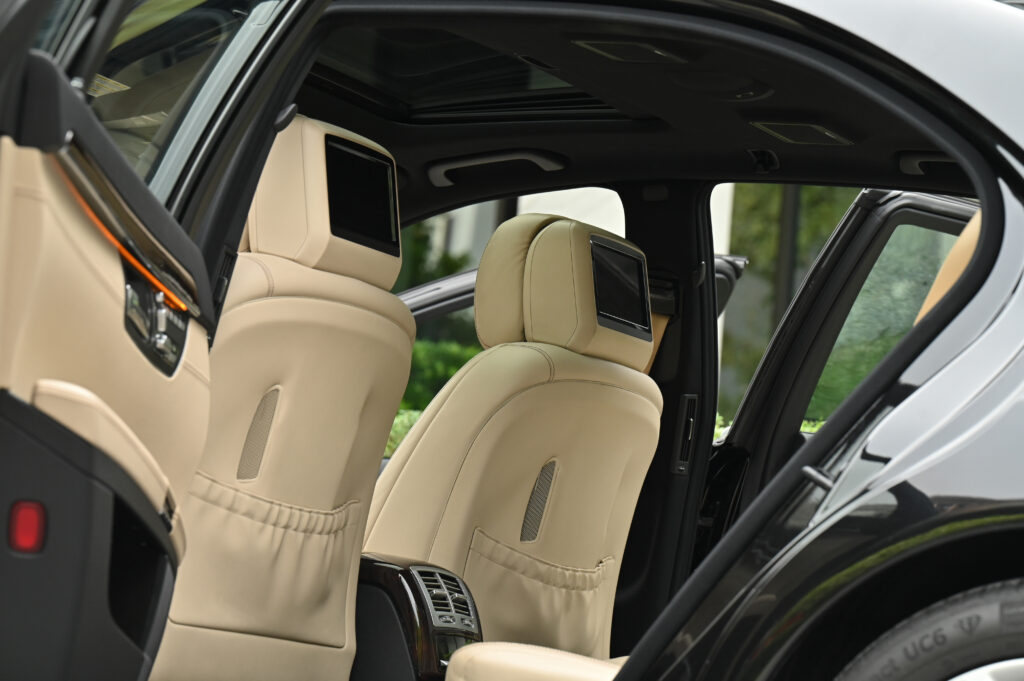 80,000 km BENZ S500 L W221 FACELIFT V8-GASOLINE ENGINE M278 4.6 LITER 435 hp 7-SPEED