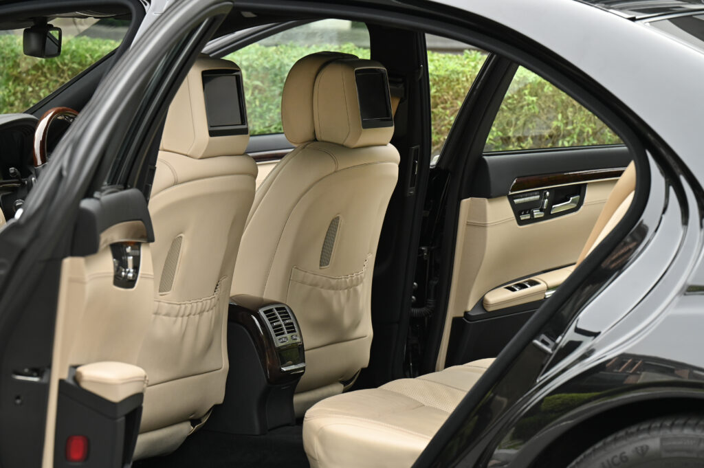 80,000 km BENZ S500 L W221 FACELIFT V8-GASOLINE ENGINE M278 4.6 LITER 435 hp 7-SPEED