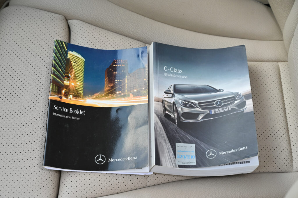 Benz C180 1.6 Exclusive เครื่องยนต์เบนซินล้วน สีขาวภายในสีเบจ รถบ้านสวยมากสภาพดีครับ