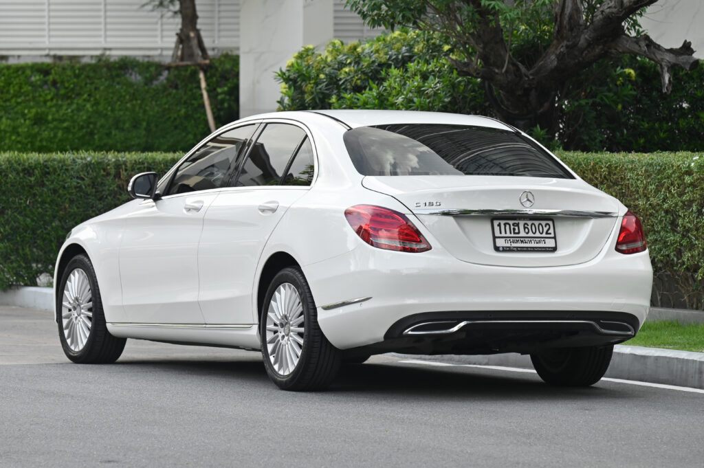 Benz C180 1.6 Exclusive เครื่องยนต์เบนซินล้วน สีขาวภายในสีเบจ รถบ้านสวยมากสภาพดีครับ
