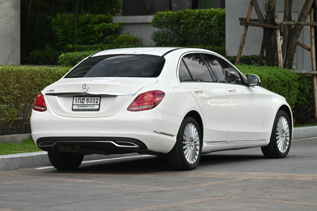 Benz C180 1.6 Exclusive เครื่องยนต์เบนซินล้วน สีขาวภายในสีเบจ รถบ้านสวยมากสภาพดีครับ