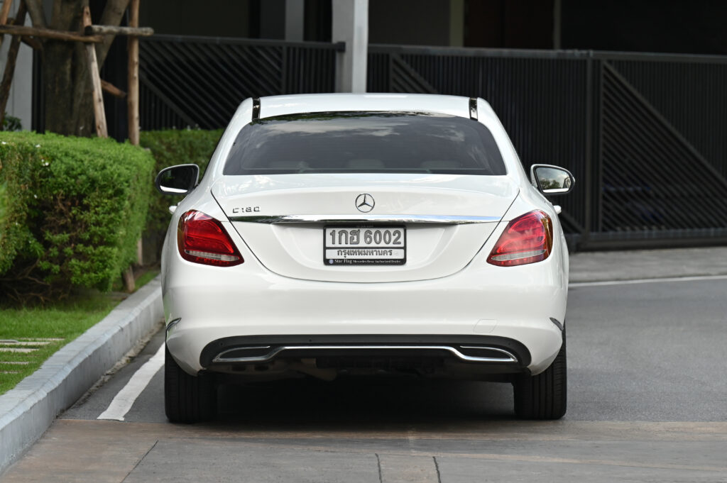 Benz C180 1.6 Exclusive เครื่องยนต์เบนซินล้วน สีขาวภายในสีเบจ รถบ้านสวยมากสภาพดีครับ