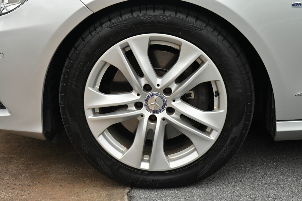 ขาย BENZ E250 CGI W212 เกียร์ 7 SPEED เปลี่ยนที่คอพวงมาลัย LED DAYLIGHTS ตรง สวยสภาพดีน่าใช้มากครับ