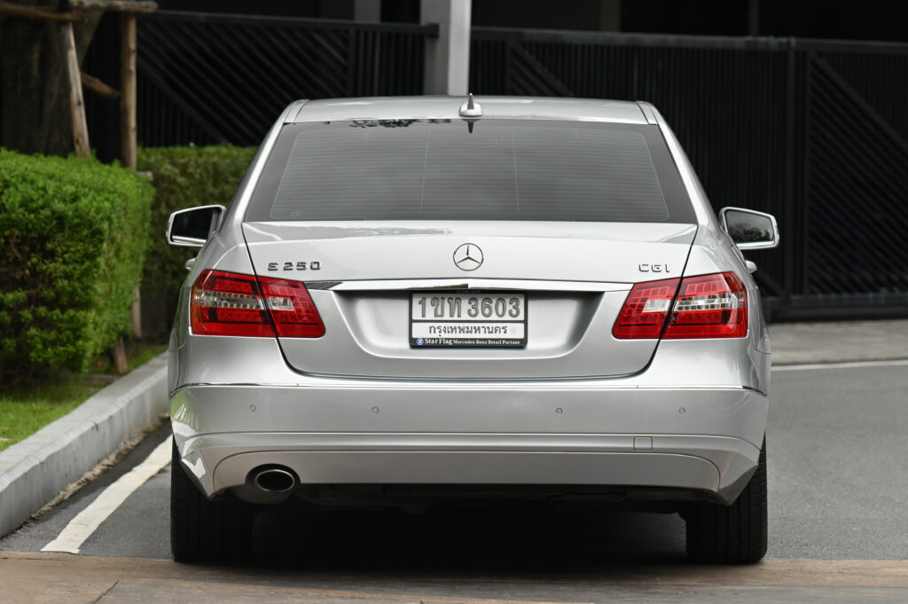 ขาย BENZ E250 CGI W212 เกียร์ 7 SPEED เปลี่ยนที่คอพวงมาลัย LED DAYLIGHTS ตรง สวยสภาพดีน่าใช้มากครับ