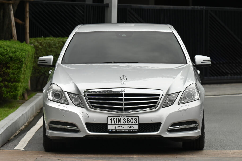 ขาย BENZ E250 CGI W212 เกียร์ 7 SPEED เปลี่ยนที่คอพวงมาลัย LED DAYLIGHTS ตรง สวยสภาพดีน่าใช้มากครับ