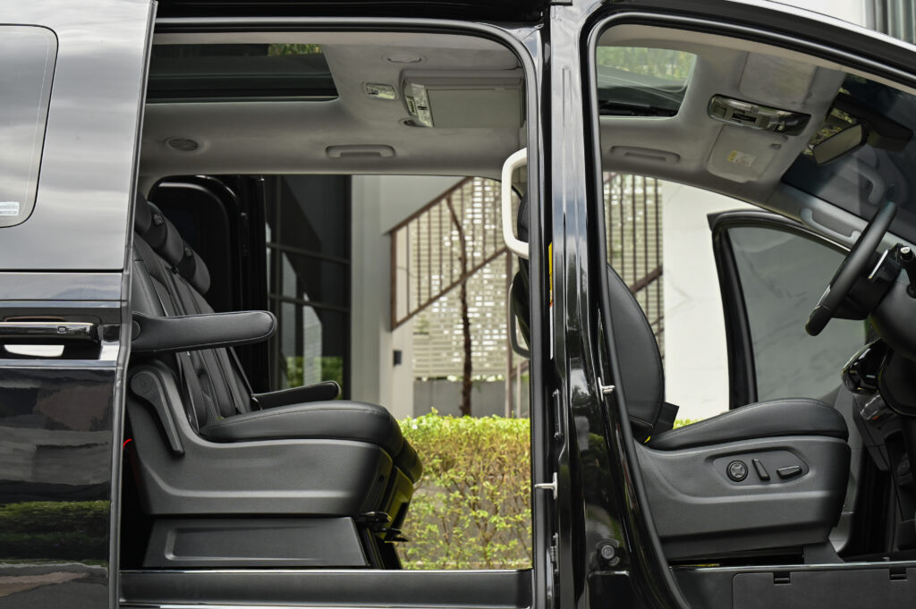 55,791 km Hyundai Staria PREMIUM 2.2 รุ่น TOP สุด หลังคา Sunroof รถบ้านซื้อเงินสดมือเดียวสภาพดีมาก
