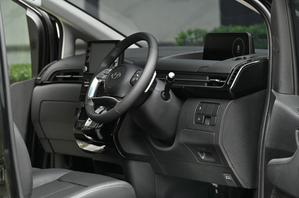55,791 km Hyundai Staria PREMIUM 2.2 รุ่น TOP สุด หลังคา Sunroof รถบ้านซื้อเงินสดมือเดียวสภาพดีมาก