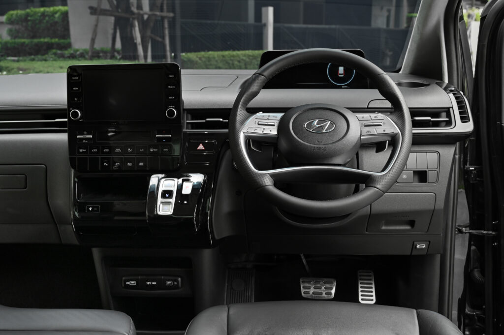55,791 km Hyundai Staria PREMIUM 2.2 รุ่น TOP สุด หลังคา Sunroof รถบ้านซื้อเงินสดมือเดียวสภาพดีมาก