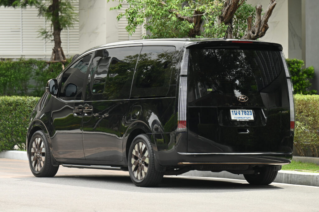 55,791 km Hyundai Staria PREMIUM 2.2 รุ่น TOP สุด หลังคา Sunroof รถบ้านซื้อเงินสดมือเดียวสภาพดีมาก