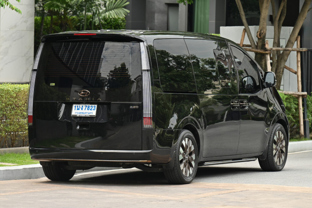 55,791 km Hyundai Staria PREMIUM 2.2 รุ่น TOP สุด หลังคา Sunroof รถบ้านซื้อเงินสดมือเดียวสภาพดีมาก