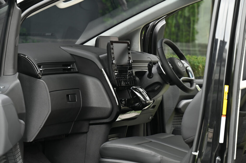 55,791 km Hyundai Staria PREMIUM 2.2 รุ่น TOP สุด หลังคา Sunroof รถบ้านซื้อเงินสดมือเดียวสภาพดีมาก