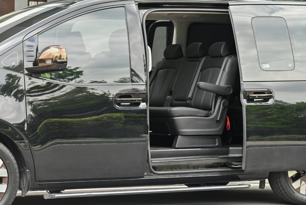 55,791 km Hyundai Staria PREMIUM 2.2 รุ่น TOP สุด หลังคา Sunroof รถบ้านซื้อเงินสดมือเดียวสภาพดีมาก