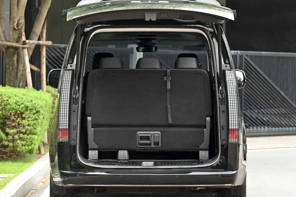 55,791 km Hyundai Staria PREMIUM 2.2 รุ่น TOP สุด หลังคา Sunroof รถบ้านซื้อเงินสดมือเดียวสภาพดีมาก