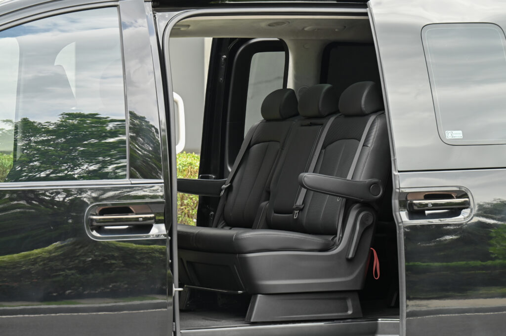 55,791 km Hyundai Staria PREMIUM 2.2 รุ่น TOP สุด หลังคา Sunroof รถบ้านซื้อเงินสดมือเดียวสภาพดีมาก