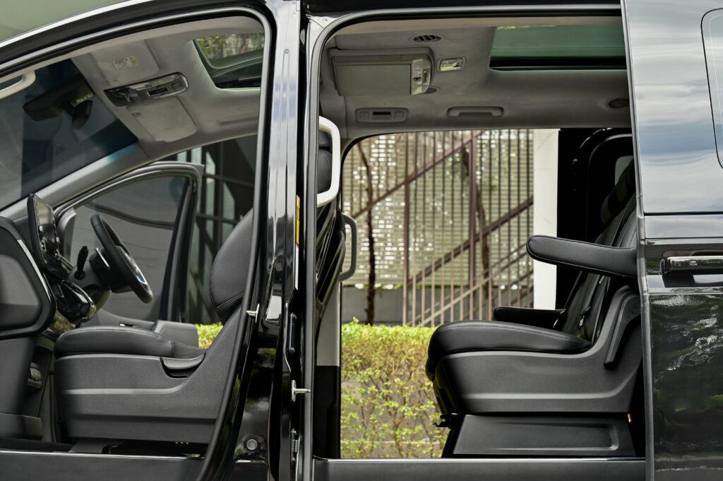 55,791 km Hyundai Staria PREMIUM 2.2 รุ่น TOP สุด หลังคา Sunroof รถบ้านซื้อเงินสดมือเดียวสภาพดีมาก