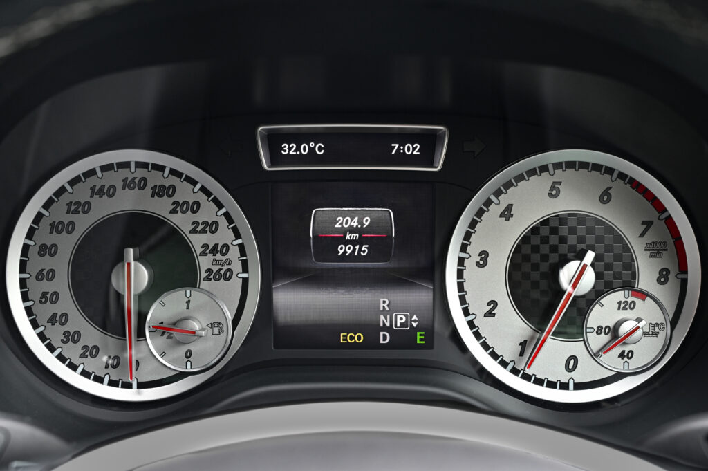 9,915 km BENZ A180 W176 รถบ้านมือเดียวซื้อเงินสด ออกรถที่ศูนย์เบนซ์เค้งหงส์ทองเมื่อวันที่ 16/05/14