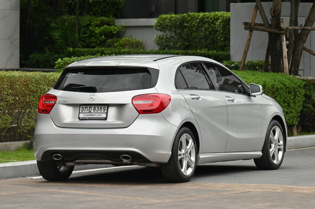 9,915 km BENZ A180 W176 รถบ้านมือเดียวซื้อเงินสด ออกรถที่ศูนย์เบนซ์เค้งหงส์ทองเมื่อวันที่ 16/05/14