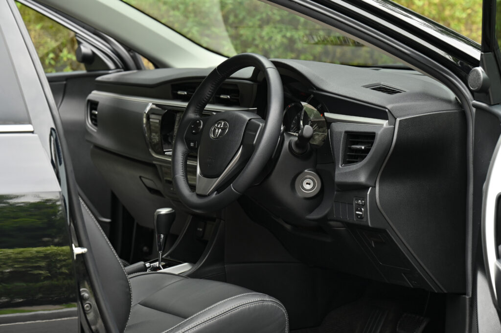 70,787 km ขาย Corolla ALTIS 1.8 ESPORT รถบ้านสวยมากสภาพดี ใช้งานน้อย ขับดีเยี่ยมครับ