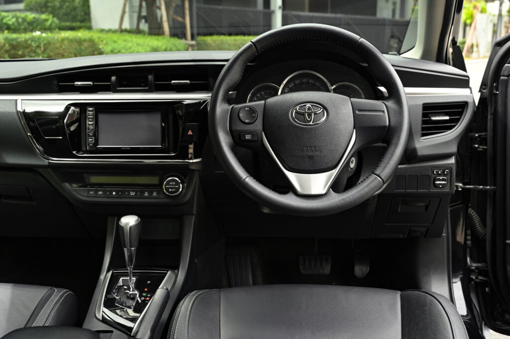 70,787 km ขาย Corolla ALTIS 1.8 ESPORT รถบ้านสวยมากสภาพดี ใช้งานน้อย ขับดีเยี่ยมครับ