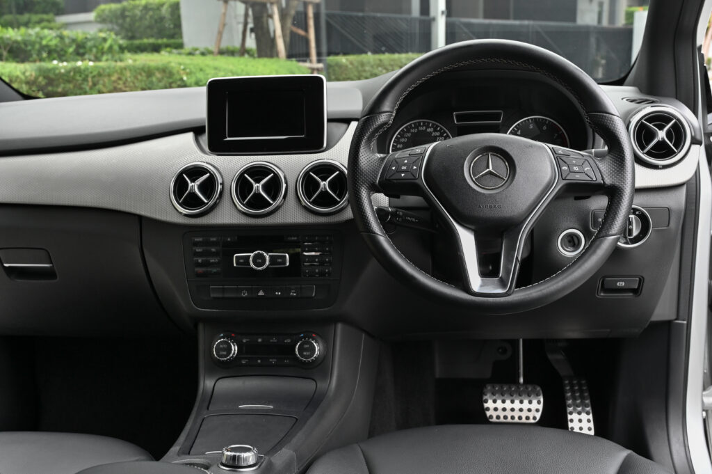 63,421 km Benz B180 Blue Efficiency Sport Tourer W246 รถบ้านมือเดียวใช้งานน้อยสภาพดีมากครับ