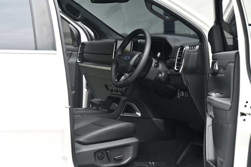 11,243 km Ford EVEREST 2.0 Bi-Turbo Titanium+ 4WD ออกรถเดือน 05/24 ใหม่ที่สุดในตลาดสภาพป้ายแดงครับ