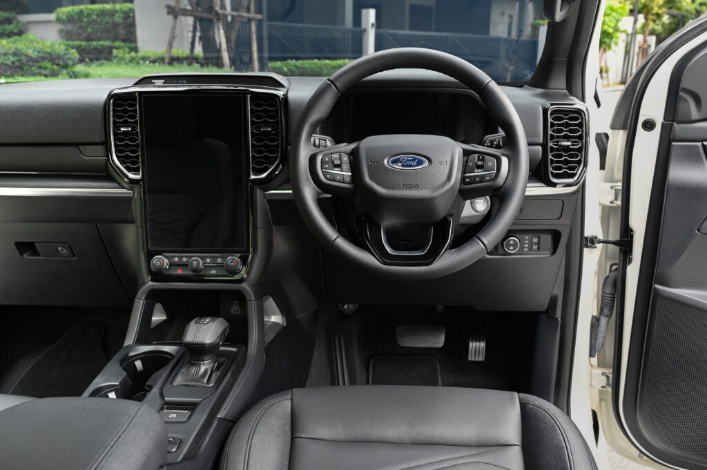11,243 km Ford EVEREST 2.0 Bi-Turbo Titanium+ 4WD ออกรถเดือน 05/24 ใหม่ที่สุดในตลาดสภาพป้ายแดงครับ
