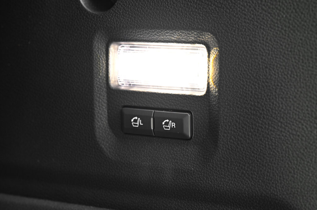 11,243 km Ford EVEREST 2.0 Bi-Turbo Titanium+ 4WD ออกรถเดือน 05/24 ใหม่ที่สุดในตลาดสภาพป้ายแดงครับ