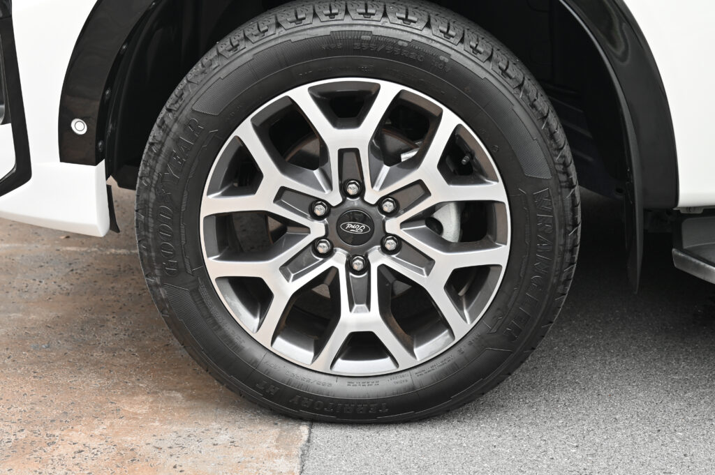 11,243 km Ford EVEREST 2.0 Bi-Turbo Titanium+ 4WD ออกรถเดือน 05/24 ใหม่ที่สุดในตลาดสภาพป้ายแดงครับ