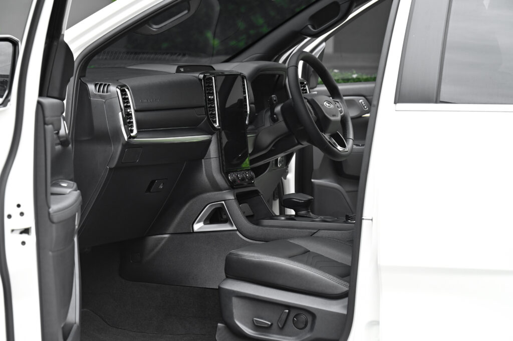 11,243 km Ford EVEREST 2.0 Bi-Turbo Titanium+ 4WD ออกรถเดือน 05/24 ใหม่ที่สุดในตลาดสภาพป้ายแดงครับ