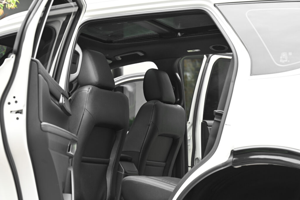 11,243 km Ford EVEREST 2.0 Bi-Turbo Titanium+ 4WD ออกรถเดือน 05/24 ใหม่ที่สุดในตลาดสภาพป้ายแดงครับ
