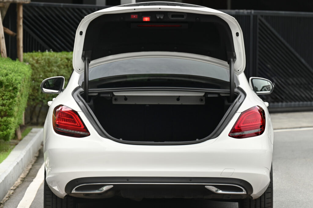 Mercedes-Benz C 220 d ปี 19 ดีเซลเทอร์โบ W205 Facelift ไม่มีอุบัติเหตุ เซอร์วิสประวัติศูนย์ทุกะระยะ