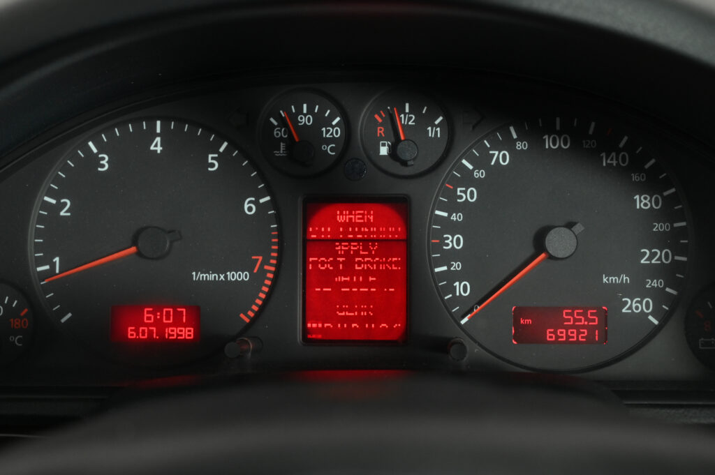 69,921 km Audi A4 1.8 Turbo ปี 2001 ที่เยี่ยมยอดที่สุดของยุคนั้นครับ