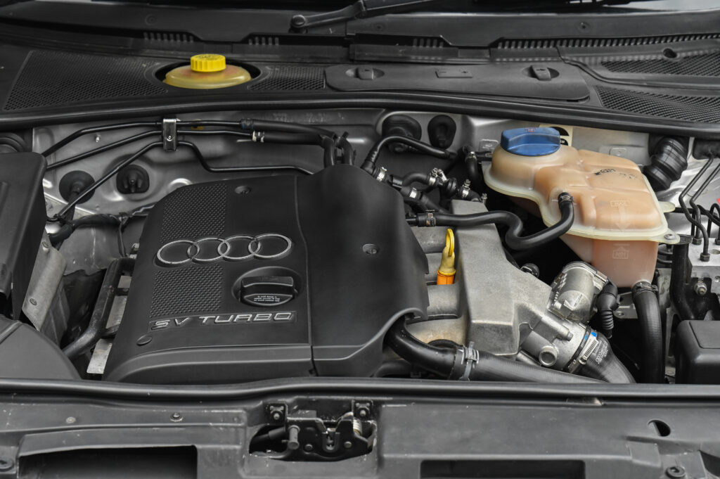 69,921 km Audi A4 1.8 Turbo ปี 2001 ที่เยี่ยมยอดที่สุดของยุคนั้นครับ