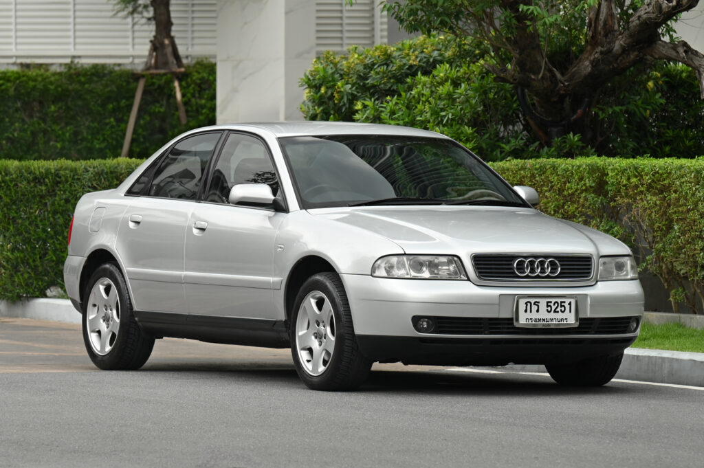 69,921 km Audi A4 1.8 Turbo ปี 2001 ที่เยี่ยมยอดที่สุดของยุคนั้นครับ