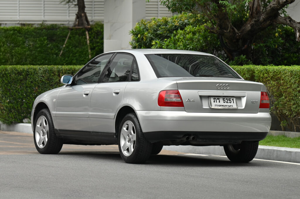 69,921 km Audi A4 1.8 Turbo ปี 2001 ที่เยี่ยมยอดที่สุดของยุคนั้นครับ
