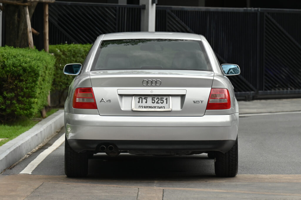 69,921 km Audi A4 1.8 Turbo ปี 2001 ที่เยี่ยมยอดที่สุดของยุคนั้นครับ