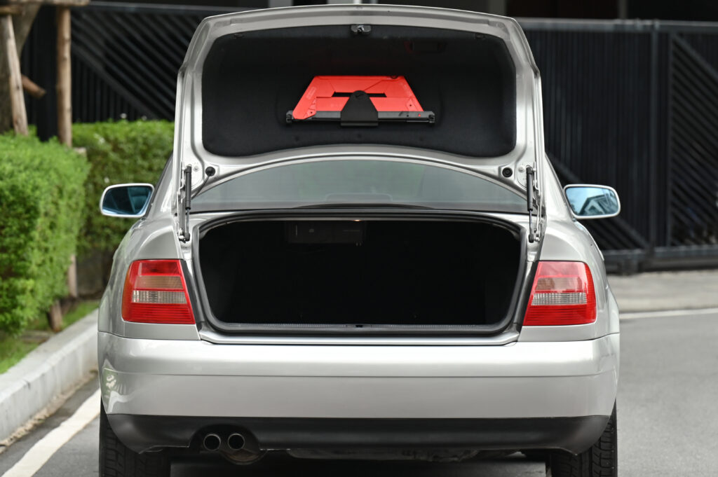 69,921 km Audi A4 1.8 Turbo ปี 2001 ที่เยี่ยมยอดที่สุดของยุคนั้นครับ