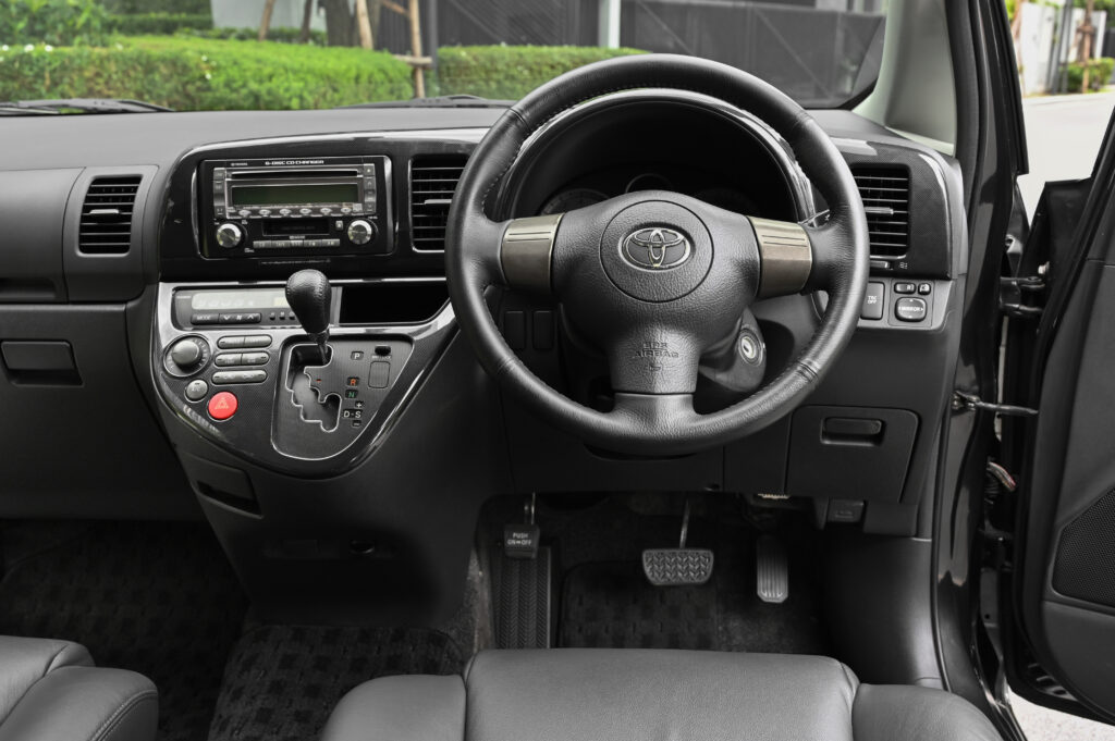 97,526 km Toyota Wish 2.0Q รถบ้านมือเดียวซื้อเงินสดสภาพดี มีประวัติศูนย์โตโยต้า
