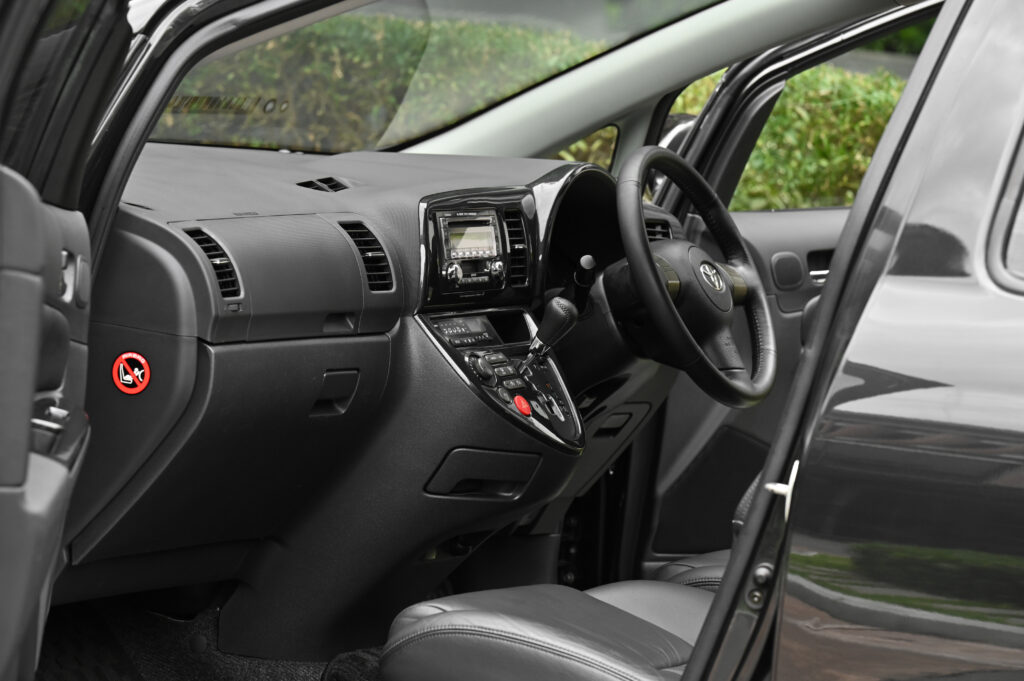 97,526 km Toyota Wish 2.0Q รถบ้านมือเดียวซื้อเงินสดสภาพดี มีประวัติศูนย์โตโยต้า