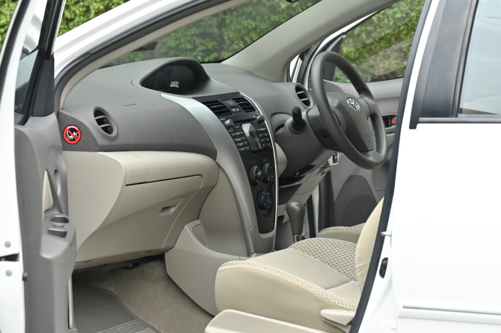 ขายรถ Toyota Vios 1.5 E Minorchange ปี 2013 รถบ้านมือเดียว สภาพดีพร้อมใช้งานครับ