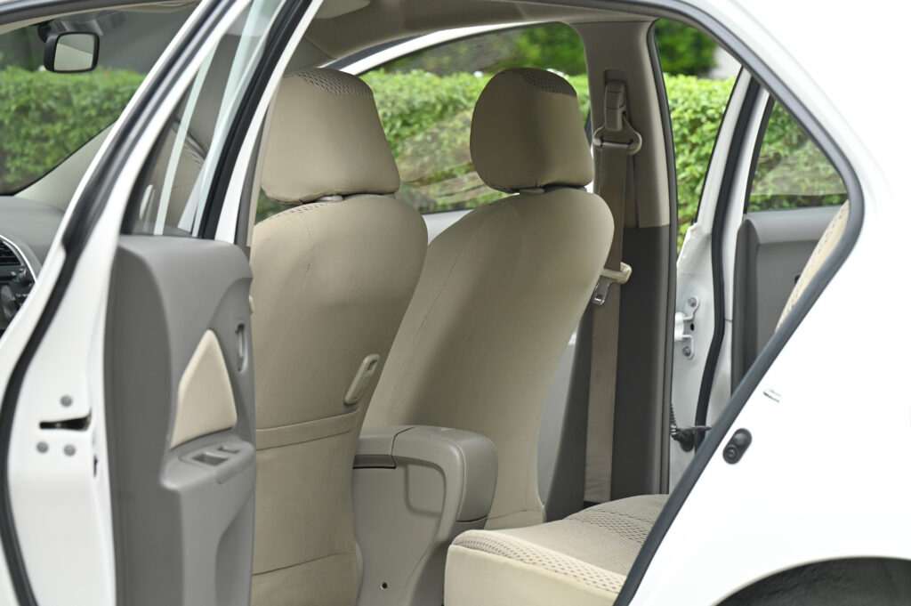 ขายรถ Toyota Vios 1.5 E Minorchange ปี 2013 รถบ้านมือเดียว สภาพดีพร้อมใช้งานครับ