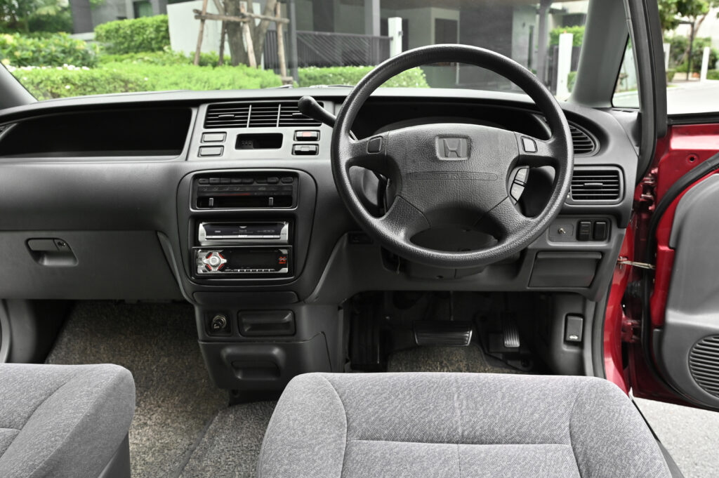 59,138 km ขาย Honda Odyssey 1996 สีแดงสภาพดีครับ