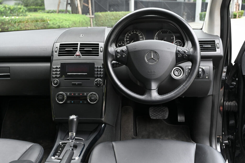 67,230 km BENZ A180 CDI เครื่องยนต์ดีเซล เจ้าของอยู่ซอยศุภราช รถบ้านสภาพดีสวยน่ารักน่าใช้มากครับ