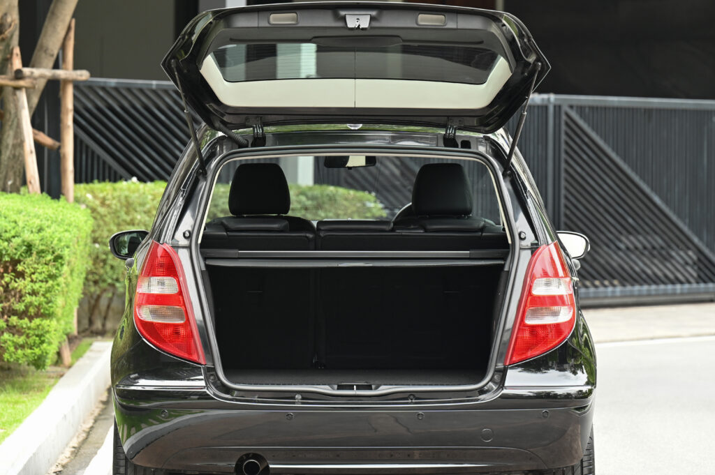 67,230 km BENZ A180 CDI เครื่องยนต์ดีเซล เจ้าของอยู่ซอยศุภราช รถบ้านสภาพดีสวยน่ารักน่าใช้มากครับ