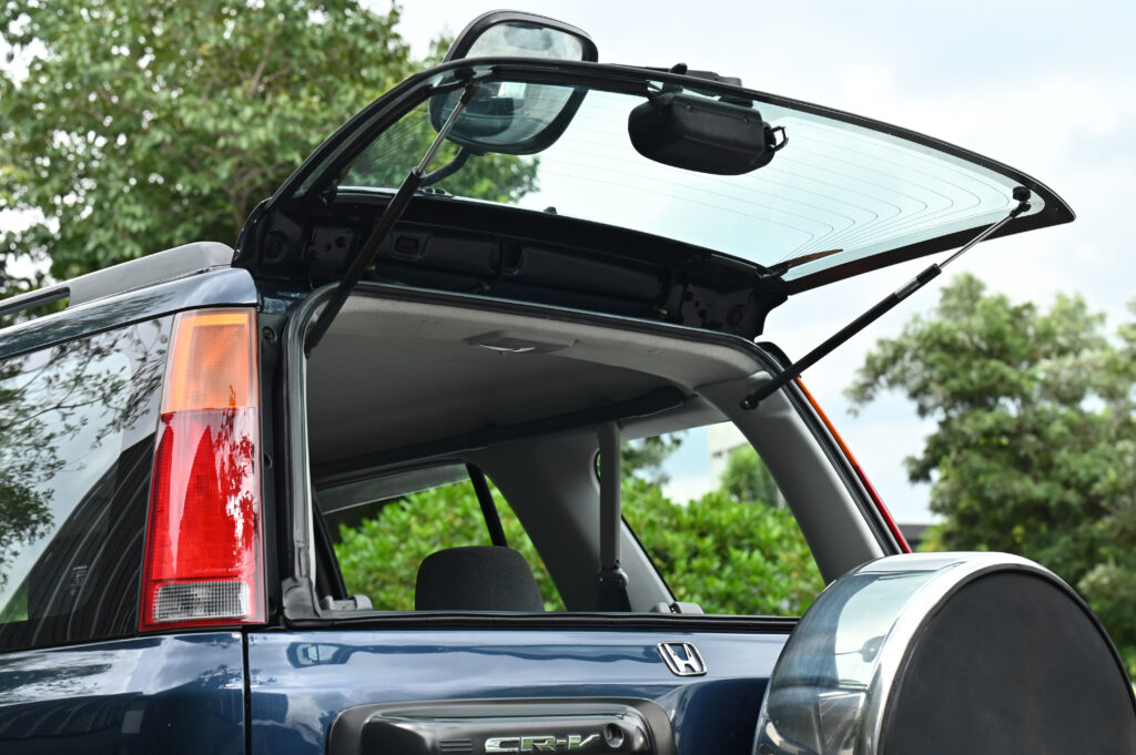 CR-V 2.0 EXi Gen 1 สีน้ำเงิน เกียร์ O/D รถบ้านสภาพดีเยี่ยม เหมาะสำหรับท่านที่ชื่นชอบรถรุ่นนี้ครับ