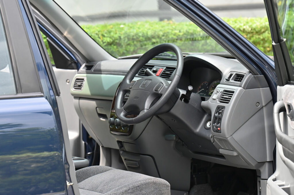 CR-V 2.0 EXi Gen 1 สีน้ำเงิน เกียร์ O/D รถบ้านสภาพดีเยี่ยม เหมาะสำหรับท่านที่ชื่นชอบรถรุ่นนี้ครับ