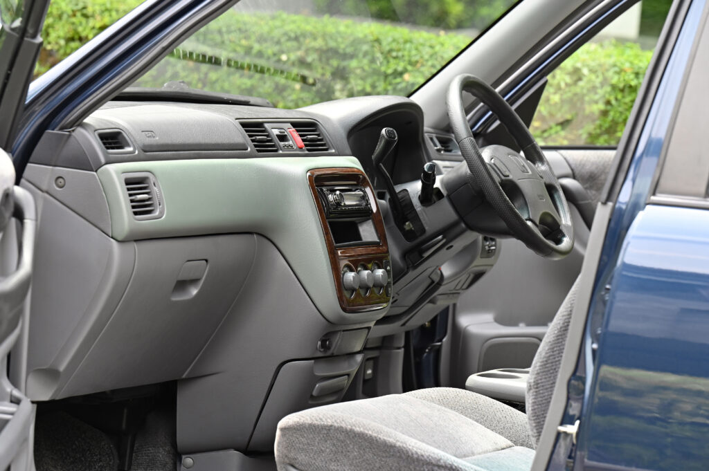 CR-V 2.0 EXi Gen 1 สีน้ำเงิน เกียร์ O/D รถบ้านสภาพดีเยี่ยม เหมาะสำหรับท่านที่ชื่นชอบรถรุ่นนี้ครับ