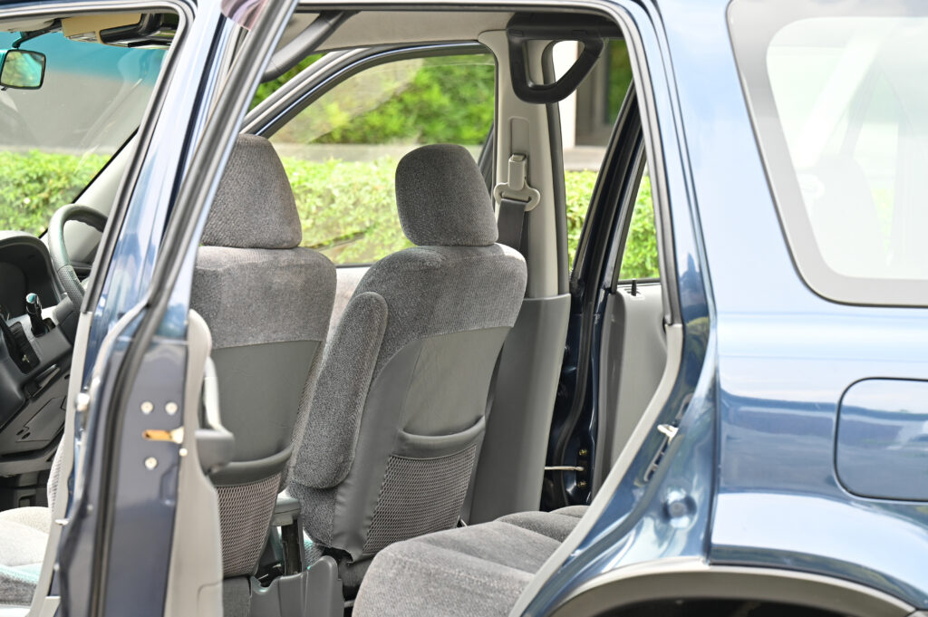 CR-V 2.0 EXi Gen 1 สีน้ำเงิน เกียร์ O/D รถบ้านสภาพดีเยี่ยม เหมาะสำหรับท่านที่ชื่นชอบรถรุ่นนี้ครับ