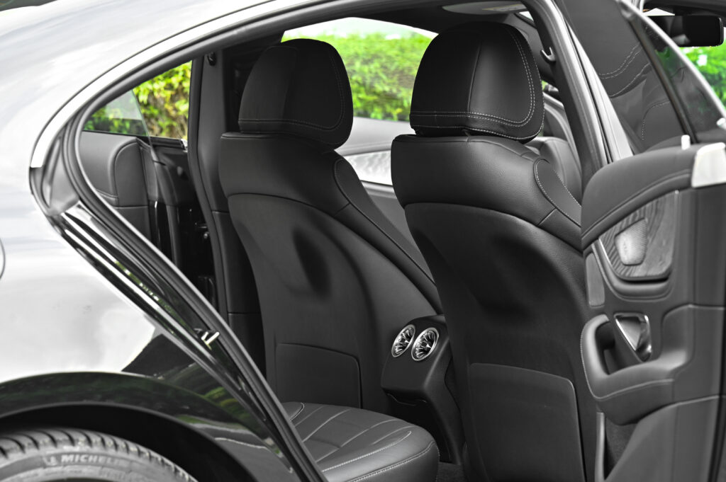 70,323 km Benz CLS 300d AMG Premium รถคุณหมอมือเดียว สวยมากสภาพดีเยี่ยม ประวัติศูนย์เบนซ์ทุกระยะครับ