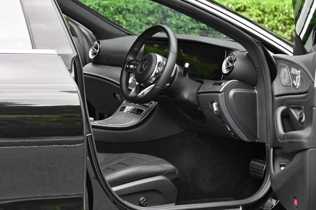 70,323 km Benz CLS 300d AMG Premium รถคุณหมอมือเดียว สวยมากสภาพดีเยี่ยม ประวัติศูนย์เบนซ์ทุกระยะครับ
